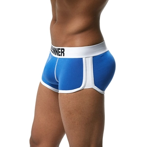Dettaglio delle cuciture laterali elasticizzate e del cinturino logo sui boxer blu da uomo