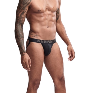 Vue détaillée d'un jockstrap noir pour homme avec large ceinture logo et sangles élastiques