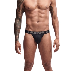 Détail du string noir pour hommes en coton avec ceinture élastique griffée et coupe basse