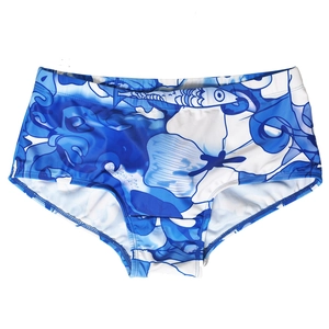 Maillot de bain homme imprimé océanique bleu et blanc avec motifs de vagues et poissons