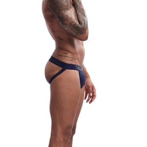 Vue détaillée d'un jockstrap bleu marine avec large ceinture élastique et logo blanc
