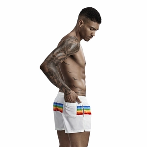 Dettaglio di pantaloncini da bagno bianchi con strisce arcobaleno e coulisse elastica