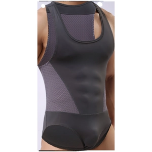 Body modellante da uomo grigio scuro con inserti in mesh per fitness e palestra