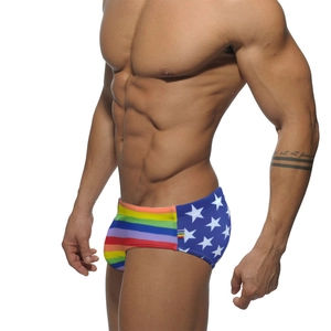 Sexy Herren Badehose mit Sternen und Regenbogenstreifen für Fitness und Sport