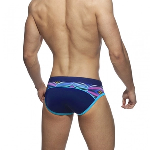 Vue arrière du slip de bain pour homme avec imprimés géométriques et tissu élastique