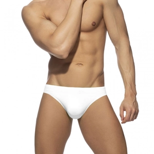 Détail de la taille élastique blanche et de la texture douce du tissu de ce slip de bain