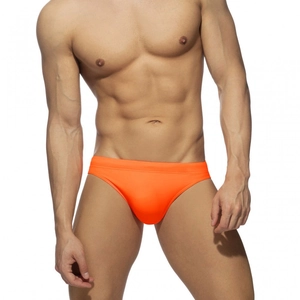 Détail du slip de bain homme orange vif avec taille élastique et coutures précises