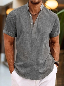 Chemise grise en lin pour homme à manches courtes avec col officier et col en V