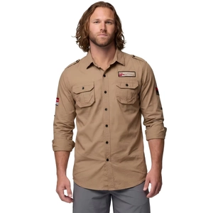 Détails de la chemise tactique en coton kaki avec poches poitrine et épaulettes militaires