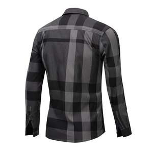 Chemise ajustée à manches longues en coton pour hommes avec motif à carreaux noir et gris