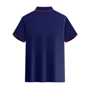Vista posteriore della polo in cotone piqué blu navy con bordi rossi a contrasto sui bordi