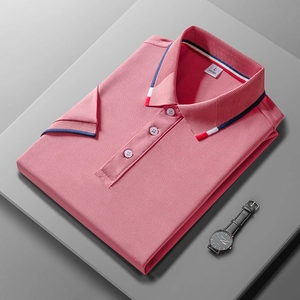 Polo da uomo rosa a maniche corte con colletto a righe tricolori stile business casual