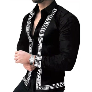 Camicia nera da uomo a maniche lunghe in raso con eleganti motivi geometrici bianchi