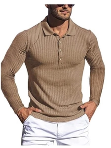 Detailansicht der Rippstruktur und des Polokragens bei diesem braunen Strickhemd für Herren