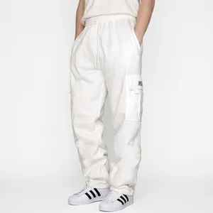 Weiße Herren Cargohose mit elastischem Kordelzug und praktischem Mehr-Taschen-Design