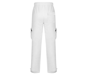 Detail der weißen Cargo-Jogginghose mit elastischem Bund, Gesäßtasche und Kordelzug am Saum