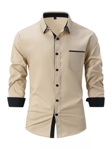 Herren Slim Fit Langarmhemd in Beige mit schwarzen Kontrastdetails und Brusttasche