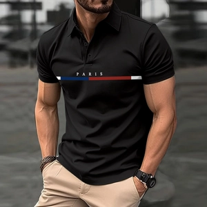 Polo negro entallado para hombre con gráfico de París y rayas tricolores al pecho