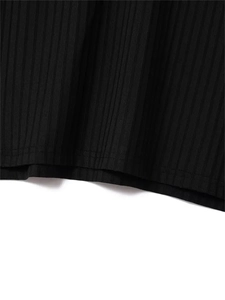 T-shirt Henley ajusté pour hommes à col en V noir avec texture et détails d'ourlet