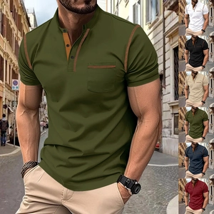 Détail de couture contrastée sur le polo Henley vert kaki avec poche poitrine