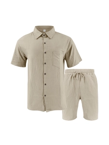 Detail von Khaki-Leinen-Hemd und Kordelzug-Shorts-Set aus strukturiertem Stoff