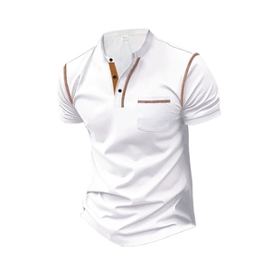 Chemise Henley blanche à manches courtes pour hommes avec surpiqûres marron contrastées