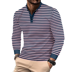Dettaglio maglia Henley a maniche lunghe a righe con colletto a contrasto e abbottonatura