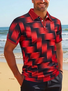 Polo da uomo con stampa geometrica 3D rossa e nera su sfondo di una spiaggia soleggiata
