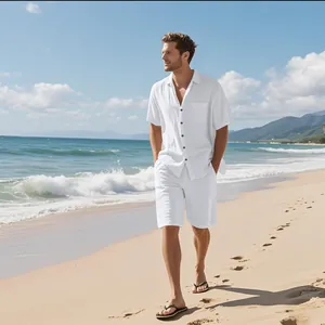Herren Set aus weißem Leinen mit Kurzarmhemd und lässiger Shorts für den Strand