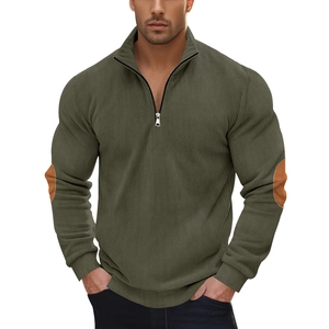 Detailansicht der Cord-Struktur und der braunen Wildleder-Ellbogen-Patches am Sweatshirt