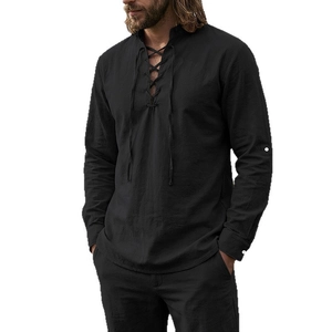 Vintage zwart henley-shirt met lange mouwen voor heren met vetersluiting en katoen-linnen textuur