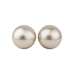 Élégantes boucles d'oreilles boules géométriques en argent brossé au design minimaliste