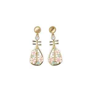 Orecchini Pipa in stile cinese con fiori in smalto rosa e zirconi su placcatura oro