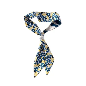 Elegant floral fabric choker necklace with resin flower detail for women's vacation style