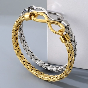 Vista dettagliata dei bracciali con simbolo dell'infinito in acciaio inossidabile intrecciato