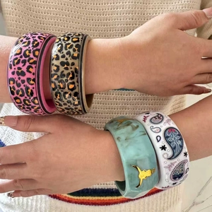 Bracelet Jonc Large Exagéré Style Western Y2K Sous-culture Léopard Paisley Tête de Taureau Design Résine Acrylique Mode Bijoux Bracelet pour Femmes
