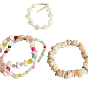 Set de tres pulseras de cuentas de concha irregulares con estilo dopamina colorido