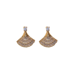 Eleganti orecchini a ventaglio placcati oro 18k con brillanti cristalli di zirconia cubica.