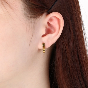 Close-up view of a minimalist 18k gold plated square wire U-shaped hoop earring.