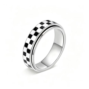 Detalle en primer plano del anillo giratorio de acero inox 304 con patrón de damero clásico