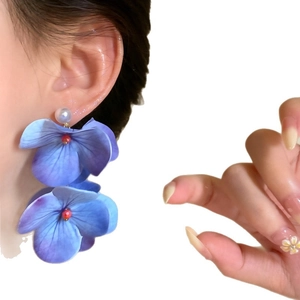 Elegant iris blue double-layer flower drop earrings with pearl for summer vacation.