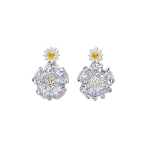 Exquisitos pendientes colgantes de flores hechos a mano con cristales y agujas de plata
