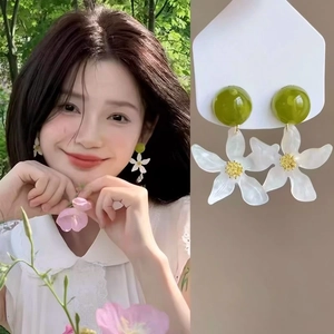 Vacation White Resin Starfish Drop Earrings For Women Green Bead Accents With Silver Earring Post Forest Style Jewelry