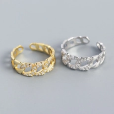 Detail showing adjustable chain texture rings in gold and silver with zircon stones