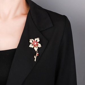 Vintage Copper Rose Flower Brooch For Women Luxury Red Rhinestone Inlaid Long Stem Brooch For Wedding Party Dress Accessories