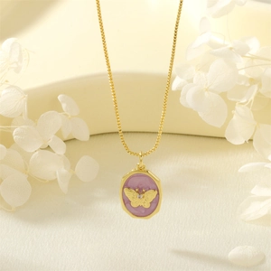 Goldene Schmetterlingskette mit violettem achteckigem Anhänger und Boxkette
