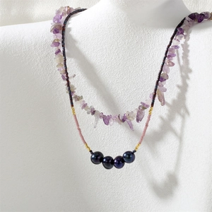 Natural amethyst chip necklace with pearls and seed beads, chic layered clavicle chain for women.