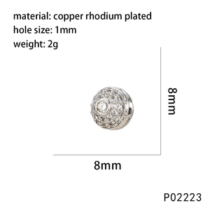 Macro-opname van 8mm gerhodineerde kraal met pavé-gezette zirkoon en hexagonaal sterpatroon