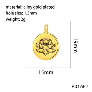 Détail macro d'un pendentif lotus en alliage doré de 15mm avec dimensions précises