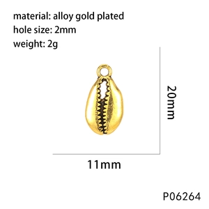 Détail macro du pendentif coquillage lotus doré de 20mm avec poids de 2g et trou de 2mm
